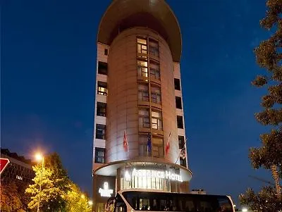 Novotel Centre Gare Szálloda Tours